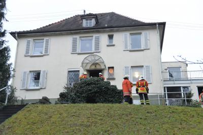 Backnang: Weihnachtsbaum loest Wohnungsbrand mit einem Verletzten aus